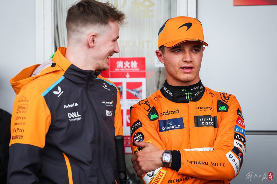 关于阿斯顿马丁横扫梅赛德斯，皮亚斯特里统治全场的信息