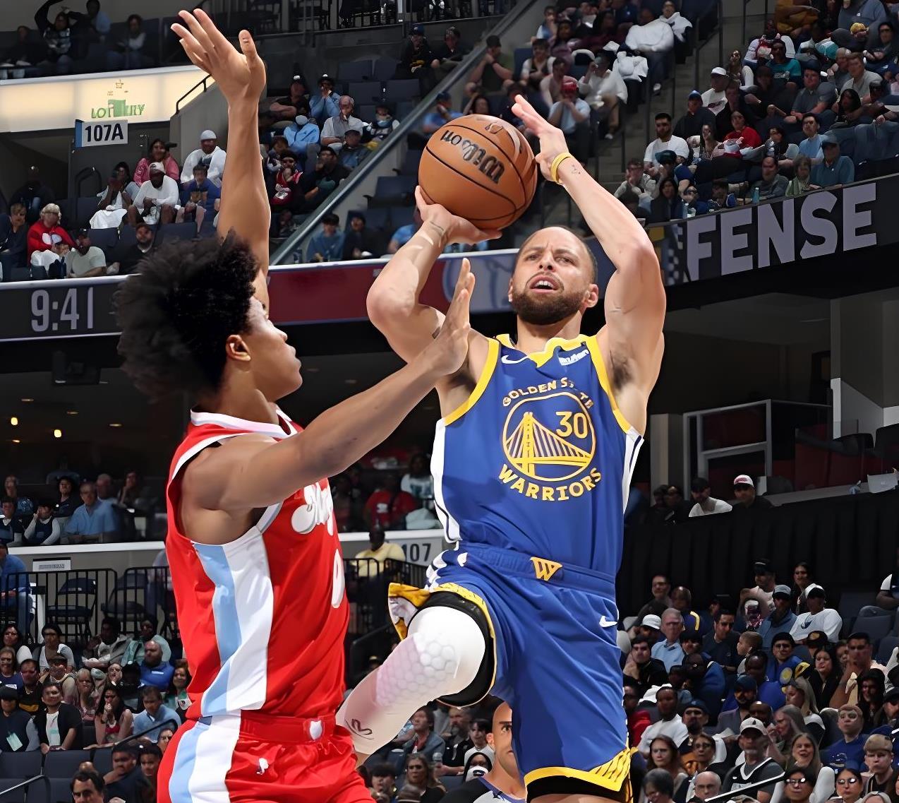 勇士队季后赛首秀大捷,敌手难挡 勇士队季后赛首秀大捷,敌手难挡