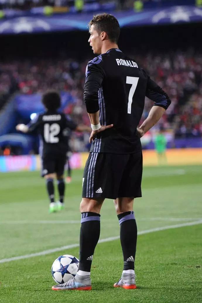 尤文图斯冲刺四强!欧冠赛场传奇争霸 尤文图斯冲刺四强!欧冠赛场传奇争霸