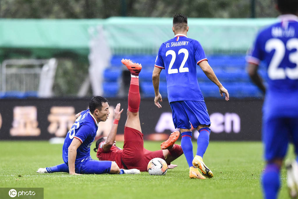 关于场上对手生猛抢夺，双方鏖战到最后一刻的信息