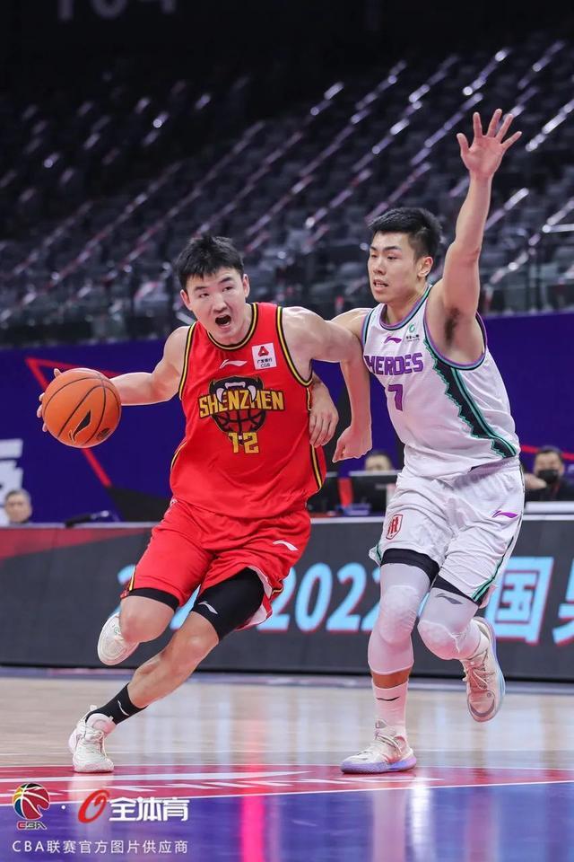 关于场上对手生猛抢夺，双方鏖战到最后一刻的信息