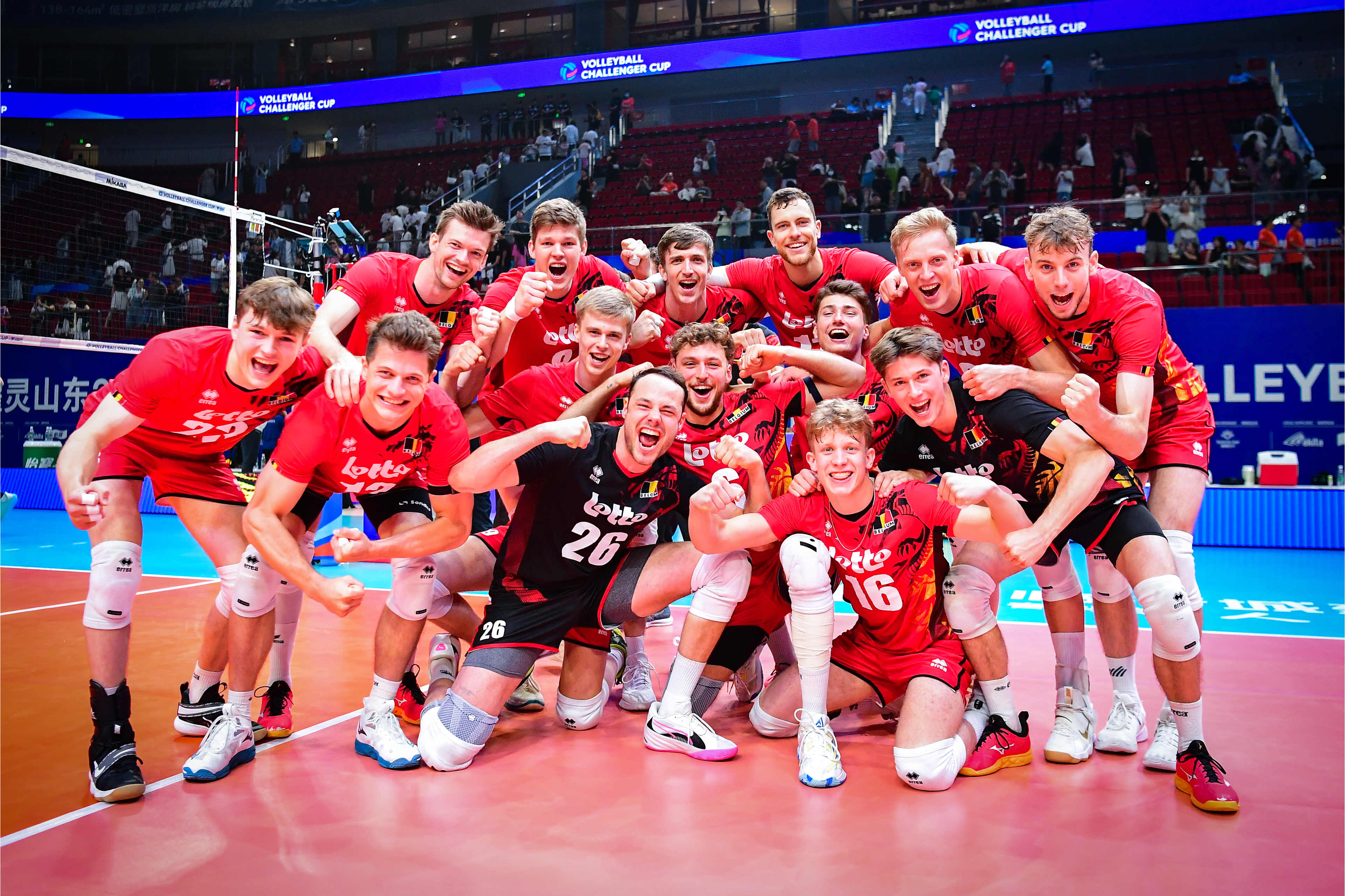 哥伦比亚球员带领球队晋级淘汰赛