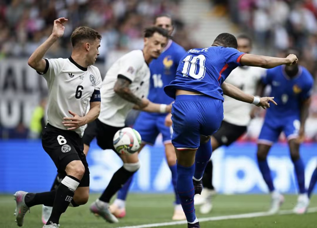 里昂主场憾负斯特拉斯堡，遭遇两连败