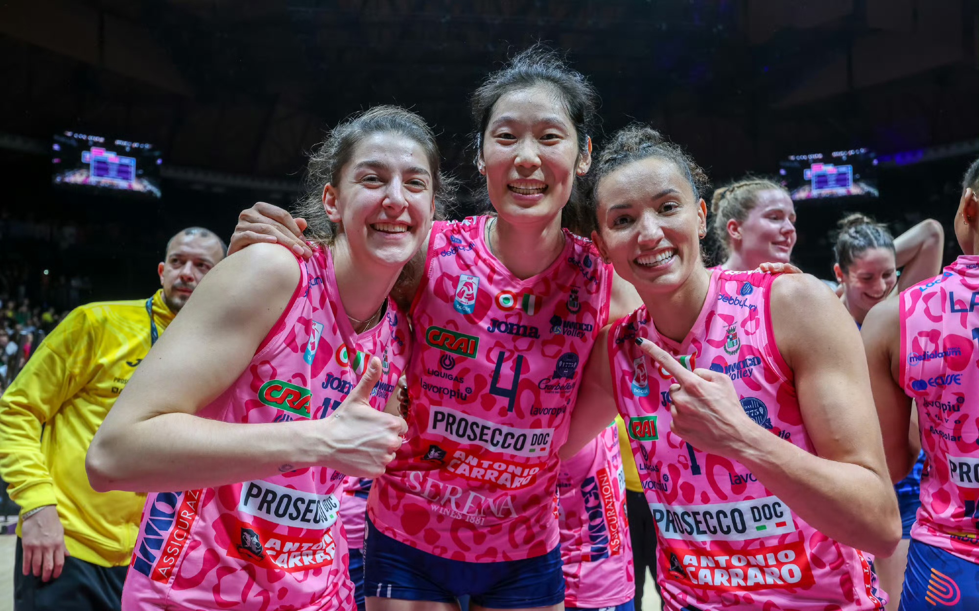 意大利选手赢得全场掌声，展现出色表现