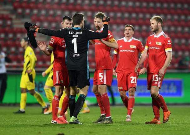 弗赖堡逆袭取胜,球队状态出色 弗赖堡逆袭取胜,球队状态出色