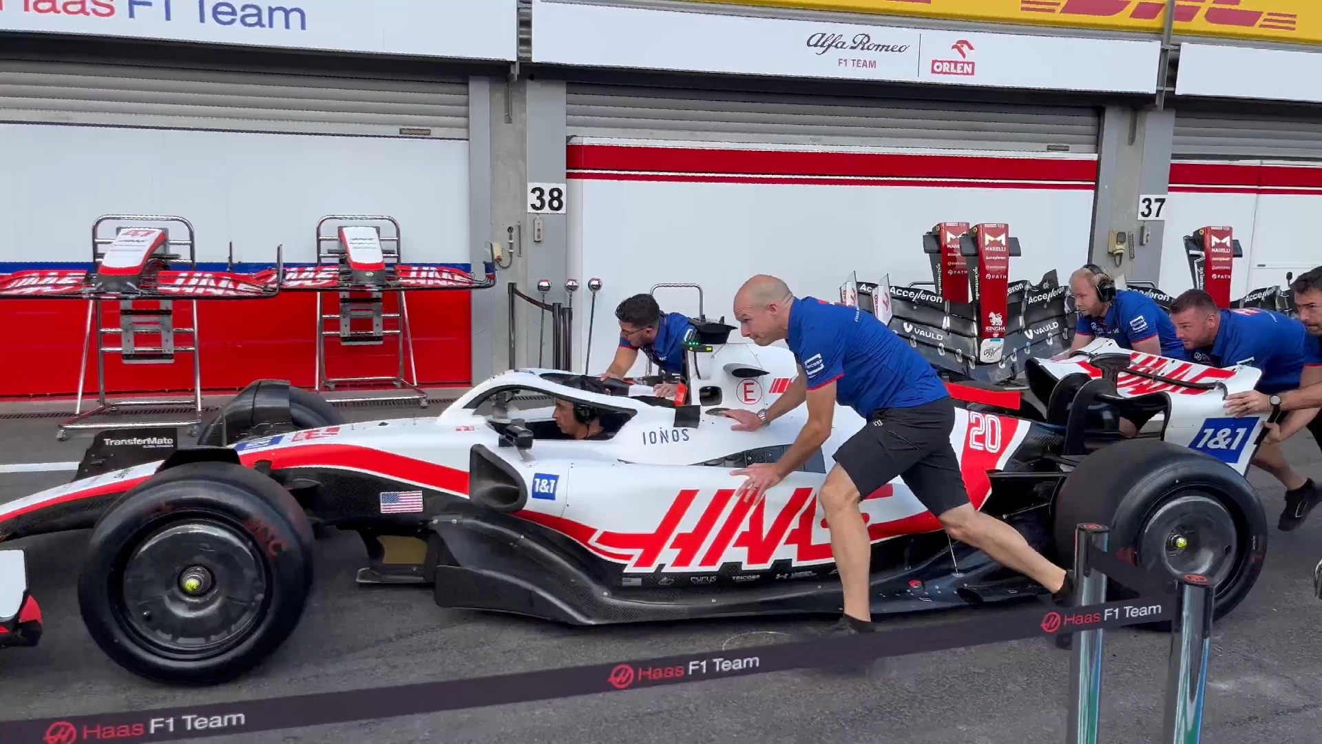 包含雷诺车队碾压哈斯车队，维斯塔潘刷新纪录的词条