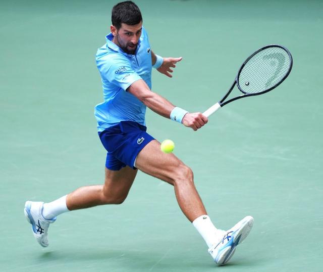 关于意大利网球队力克法国网球队，德约科维奇爆发神勇的信息