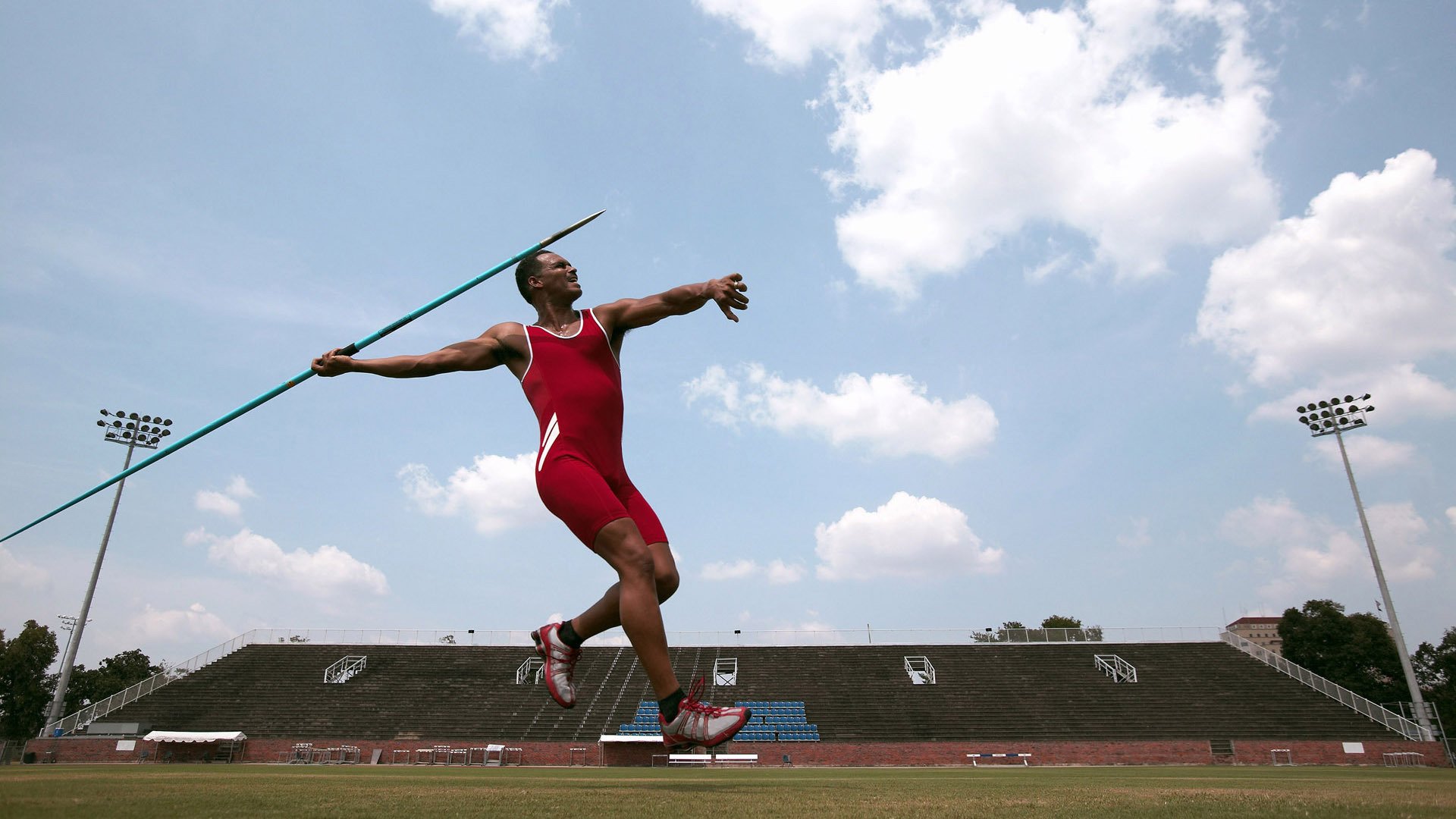 跨越大陆的竞技之火，从突尼斯轻取里昂到奥利维耶在NBA季后赛的接管时刻